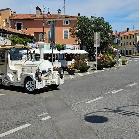 Apartment With Parking Place Laguna Svetilnik