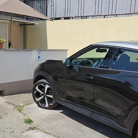 With Parking Place Laguna Svetilnik *