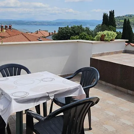 Apartman Apartments With Parking Place Laguna Svetilnik Beach *