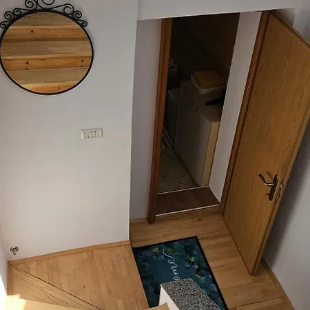 With Parking Place Laguna Svetilnik