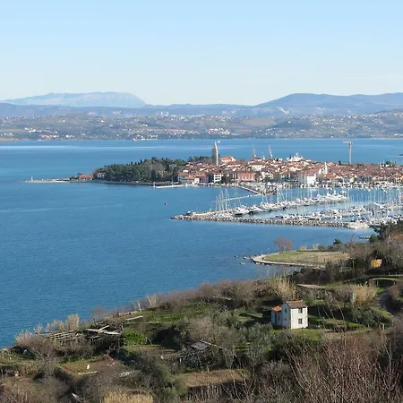 With Parking Place Laguna Svetilnik